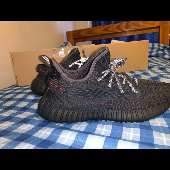 Yeezy Boost 350 V2 Black Static Size 10 US Men’s - Picture 2 of 8
